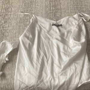 White house, black market, white top